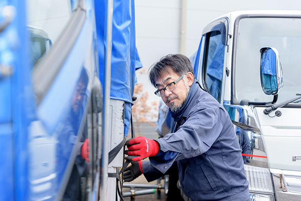 吉田運輸のドライバー写真